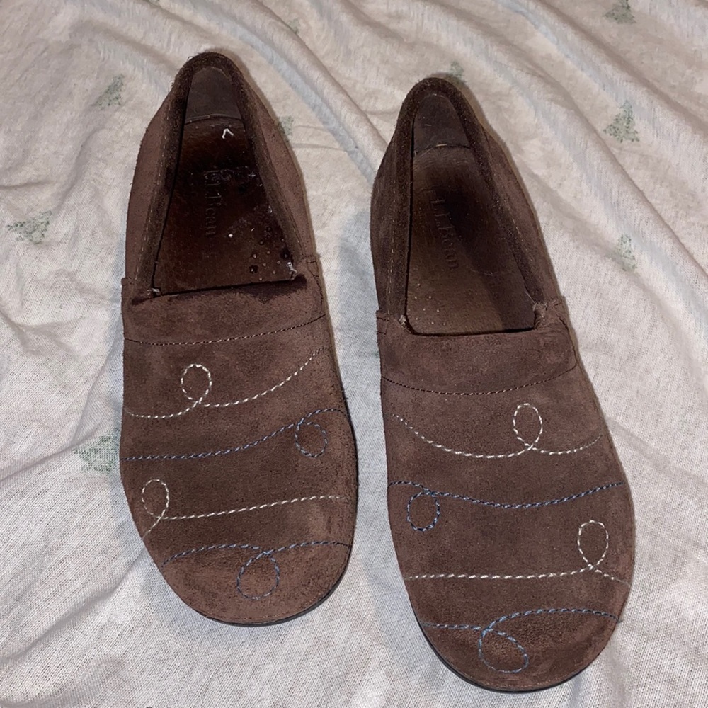 L. L. Bean brown embroidered clogs size 3